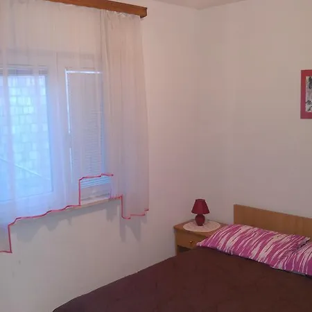 Apartments&rooms Sb *