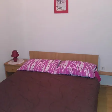 Apartamento Apartments&rooms Sb *