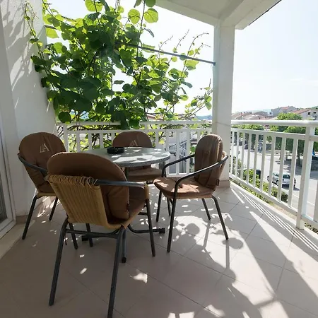 Apartamento Apartments&rooms Sb *