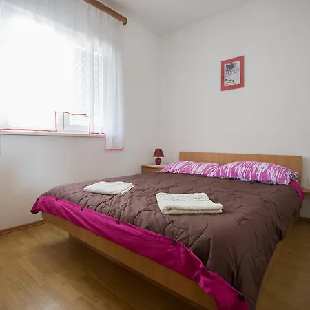 Apartamento Apartments&rooms Sb *